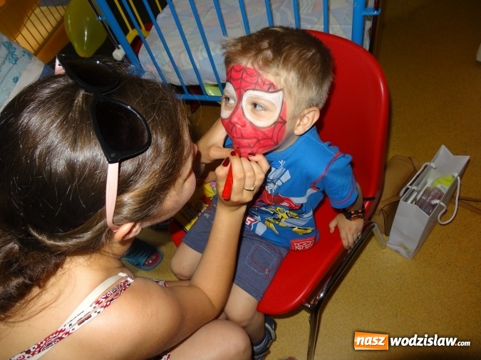 Zdjęcie w galerii na portalu naszwodzislaw.com: Z własnej inicjatywy obdarowali dzieci przebywające w rydułtowskim szpitalu  wiadomości z regionu