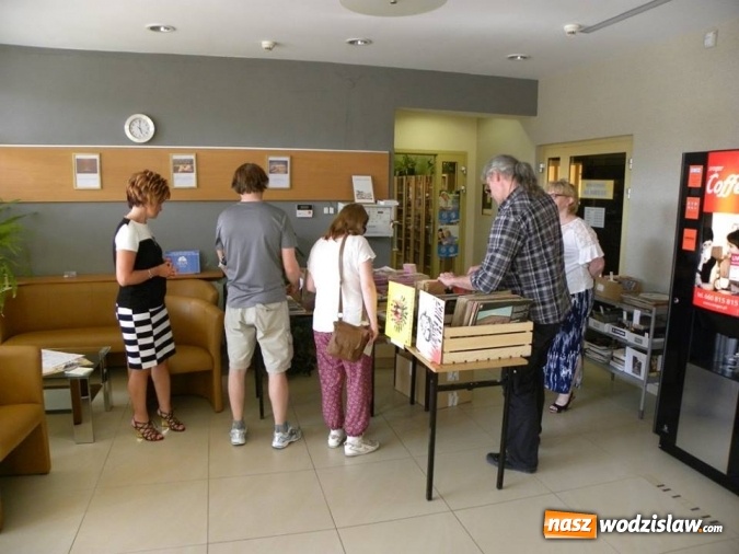 Zdjęcie w galerii na portalu naszwodzislaw.com: Noc Bibliotek w Wodzisławiu Śląskim z udziałem Ślązaczki Roku oraz Kuby Blokesza  wiadomości z regionu