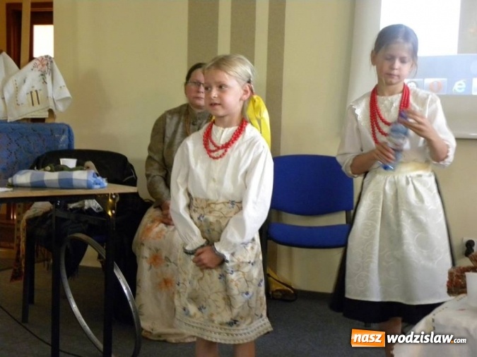 Zdjęcie w galerii na portalu naszwodzislaw.com: Noc Bibliotek w Wodzisławiu Śląskim z udziałem Ślązaczki Roku oraz Kuby Blokesza  wiadomości z regionu