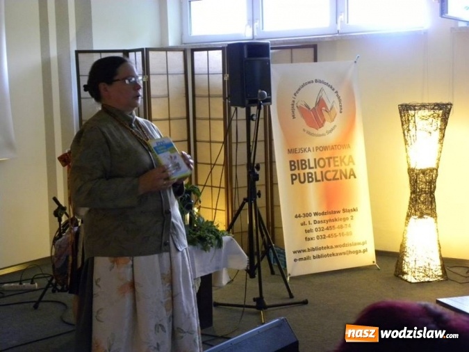 Zdjęcie w galerii na portalu naszwodzislaw.com: Noc Bibliotek w Wodzisławiu Śląskim z udziałem Ślązaczki Roku oraz Kuby Blokesza  wiadomości z regionu