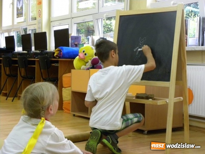 Zdjęcie w galerii na portalu naszwodzislaw.com: Noc Bibliotek w Wodzisławiu Śląskim z udziałem Ślązaczki Roku oraz Kuby Blokesza  wiadomości z regionu