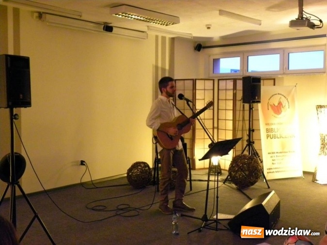 Zdjęcie w galerii na portalu naszwodzislaw.com: Noc Bibliotek w Wodzisławiu Śląskim z udziałem Ślązaczki Roku oraz Kuby Blokesza  wiadomości z regionu