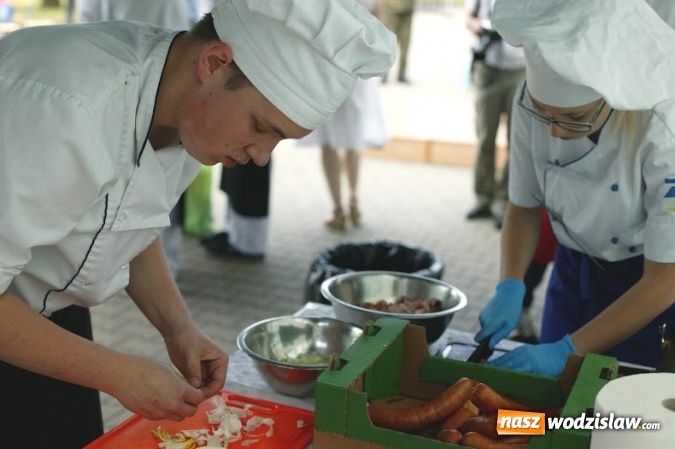 Zdjęcie w galerii na portalu naszwodzislaw.com: Piknikowa lekcja historii i patriotyzmu w Zespole Szkół Ponadgimnazjalnych nr 2 w Rydułtowach wiadomości z regionu