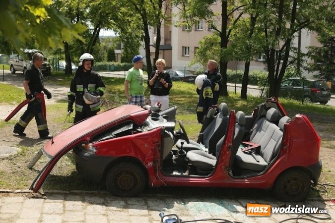 Zdjęcie w galerii na portalu naszwodzislaw.com: Piknikowa lekcja historii i patriotyzmu w Zespole Szkół Ponadgimnazjalnych nr 2 w Rydułtowach wiadomości z regionu