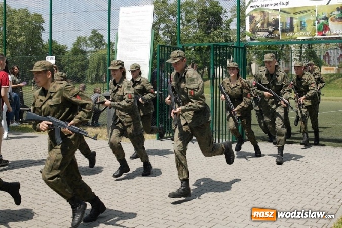 Zdjęcie w galerii na portalu naszwodzislaw.com: Piknikowa lekcja historii i patriotyzmu w Zespole Szkół Ponadgimnazjalnych nr 2 w Rydułtowach wiadomości z regionu