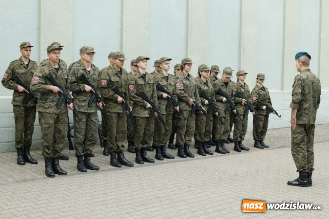 Zdjęcie w galerii na portalu naszwodzislaw.com: Piknikowa lekcja historii i patriotyzmu w Zespole Szkół Ponadgimnazjalnych nr 2 w Rydułtowach wiadomości z regionu