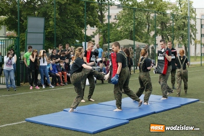 Zdjęcie w galerii na portalu naszwodzislaw.com: Piknikowa lekcja historii i patriotyzmu w Zespole Szkół Ponadgimnazjalnych nr 2 w Rydułtowach wiadomości z regionu