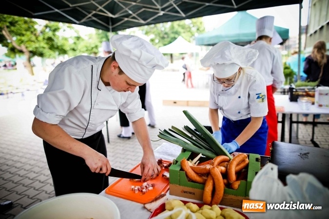 Zdjęcie w galerii na portalu naszwodzislaw.com: Piknikowa lekcja historii i patriotyzmu w Zespole Szkół Ponadgimnazjalnych nr 2 w Rydułtowach wiadomości z regionu