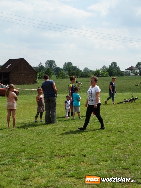 Zdjęcie w galerii na portalu naszwodzislaw.com: W Rzuchowie obchodzili Dzień Dziecka. W pomoc włączyli się strażacy z Głożyn wiadomości z regionu