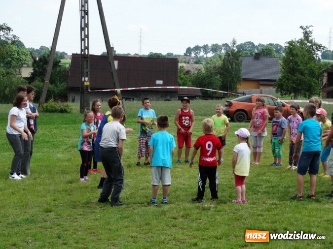 Zdjęcie w galerii na portalu naszwodzislaw.com: W Rzuchowie obchodzili Dzień Dziecka. W pomoc włączyli się strażacy z Głożyn wiadomości z regionu