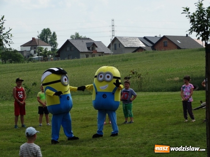 Zdjęcie w galerii na portalu naszwodzislaw.com: W Rzuchowie obchodzili Dzień Dziecka. W pomoc włączyli się strażacy z Głożyn wiadomości z regionu