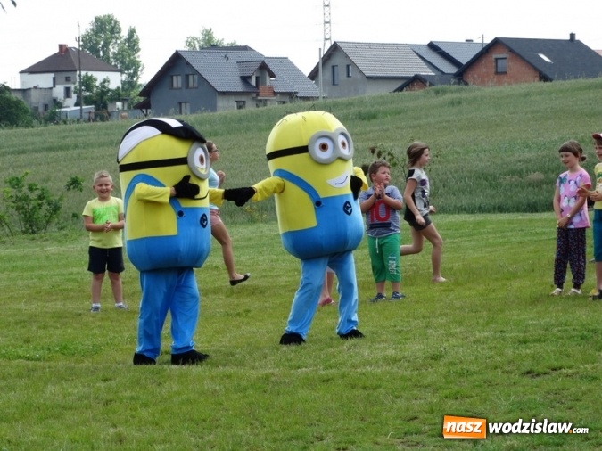 Zdjęcie w galerii na portalu naszwodzislaw.com: W Rzuchowie obchodzili Dzień Dziecka. W pomoc włączyli się strażacy z Głożyn wiadomości z regionu