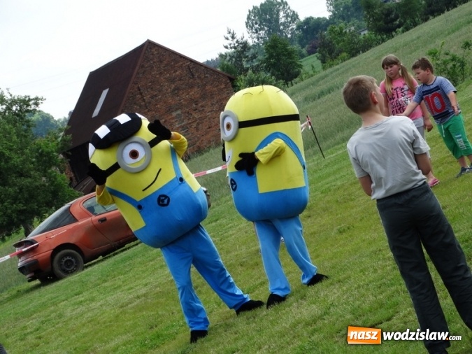 Zdjęcie w galerii na portalu naszwodzislaw.com: W Rzuchowie obchodzili Dzień Dziecka. W pomoc włączyli się strażacy z Głożyn wiadomości z regionu