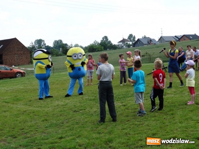 Zdjęcie w galerii na portalu naszwodzislaw.com: W Rzuchowie obchodzili Dzień Dziecka. W pomoc włączyli się strażacy z Głożyn wiadomości z regionu