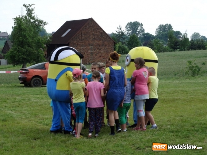 Zdjęcie w galerii na portalu naszwodzislaw.com: W Rzuchowie obchodzili Dzień Dziecka. W pomoc włączyli się strażacy z Głożyn wiadomości z regionu