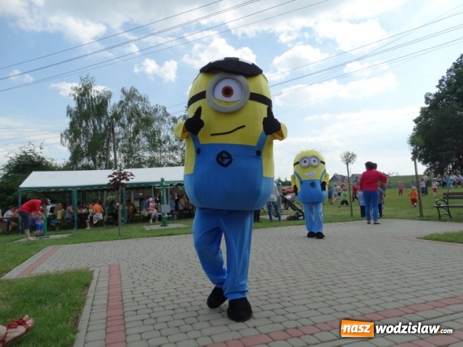 Zdjęcie w galerii na portalu naszwodzislaw.com: W Rzuchowie obchodzili Dzień Dziecka. W pomoc włączyli się strażacy z Głożyn wiadomości z regionu