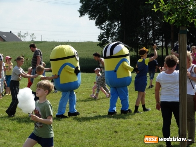 Zdjęcie w galerii na portalu naszwodzislaw.com: W Rzuchowie obchodzili Dzień Dziecka. W pomoc włączyli się strażacy z Głożyn wiadomości z regionu