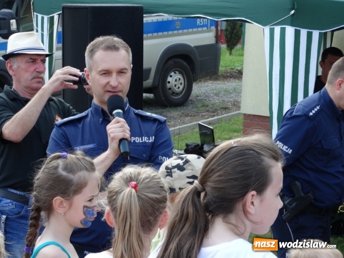 Zdjęcie w galerii na portalu naszwodzislaw.com: W Rzuchowie obchodzili Dzień Dziecka. W pomoc włączyli się strażacy z Głożyn wiadomości z regionu