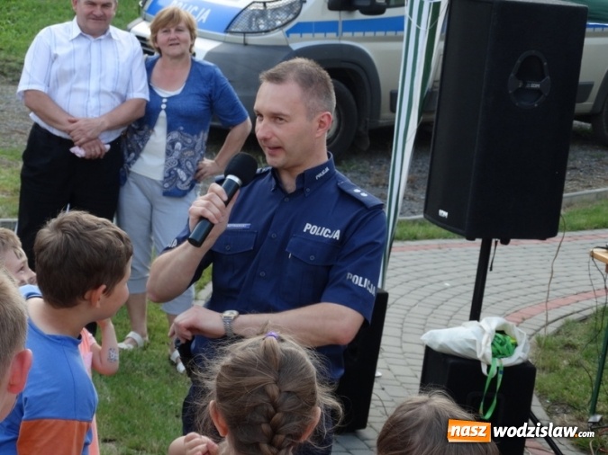 Zdjęcie w galerii na portalu naszwodzislaw.com: W Rzuchowie obchodzili Dzień Dziecka. W pomoc włączyli się strażacy z Głożyn wiadomości z regionu