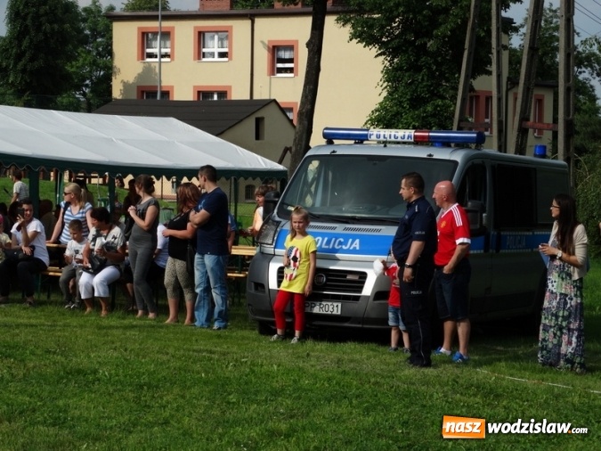 Zdjęcie w galerii na portalu naszwodzislaw.com: W Rzuchowie obchodzili Dzień Dziecka. W pomoc włączyli się strażacy z Głożyn wiadomości z regionu