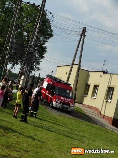 Zdjęcie w galerii na portalu naszwodzislaw.com: W Rzuchowie obchodzili Dzień Dziecka. W pomoc włączyli się strażacy z Głożyn wiadomości z regionu