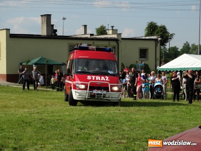 Zdjęcie w galerii na portalu naszwodzislaw.com: W Rzuchowie obchodzili Dzień Dziecka. W pomoc włączyli się strażacy z Głożyn wiadomości z regionu