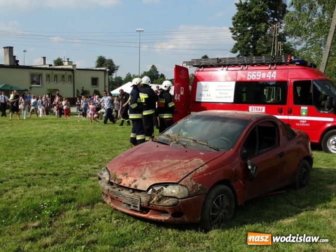 Zdjęcie w galerii na portalu naszwodzislaw.com: W Rzuchowie obchodzili Dzień Dziecka. W pomoc włączyli się strażacy z Głożyn wiadomości z regionu