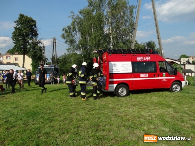 Zdjęcie w galerii na portalu naszwodzislaw.com: W Rzuchowie obchodzili Dzień Dziecka. W pomoc włączyli się strażacy z Głożyn wiadomości z regionu
