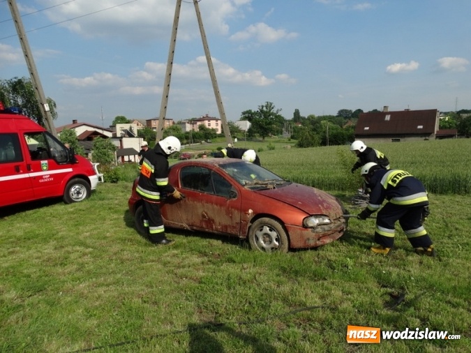 Zdjęcie w galerii na portalu naszwodzislaw.com: W Rzuchowie obchodzili Dzień Dziecka. W pomoc włączyli się strażacy z Głożyn wiadomości z regionu