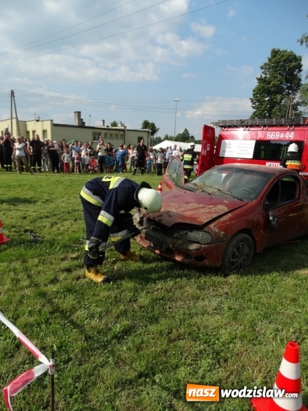 Zdjęcie w galerii na portalu naszwodzislaw.com: W Rzuchowie obchodzili Dzień Dziecka. W pomoc włączyli się strażacy z Głożyn wiadomości z regionu
