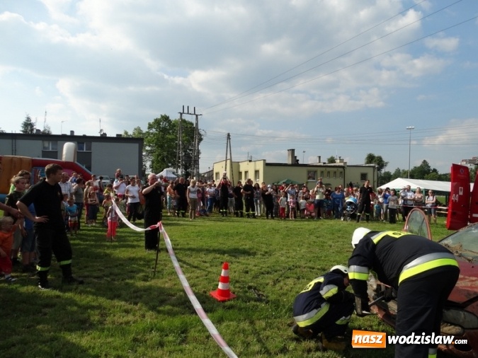 Zdjęcie w galerii na portalu naszwodzislaw.com: W Rzuchowie obchodzili Dzień Dziecka. W pomoc włączyli się strażacy z Głożyn wiadomości z regionu