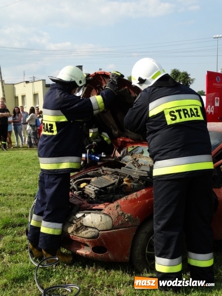 Zdjęcie w galerii na portalu naszwodzislaw.com: W Rzuchowie obchodzili Dzień Dziecka. W pomoc włączyli się strażacy z Głożyn wiadomości z regionu