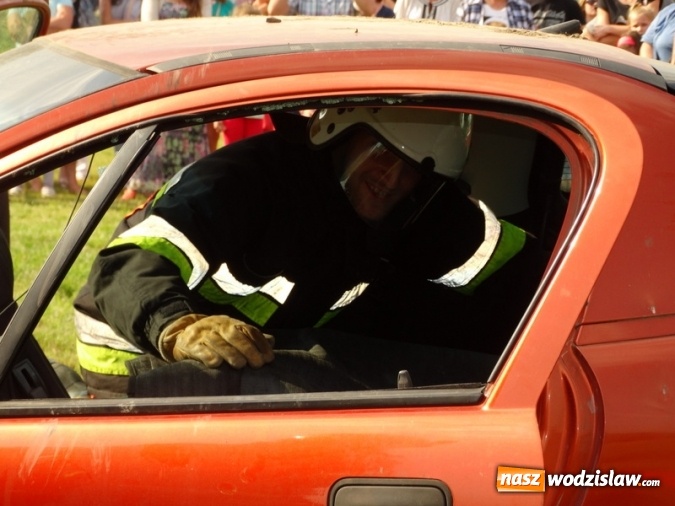 Zdjęcie w galerii na portalu naszwodzislaw.com: W Rzuchowie obchodzili Dzień Dziecka. W pomoc włączyli się strażacy z Głożyn wiadomości z regionu