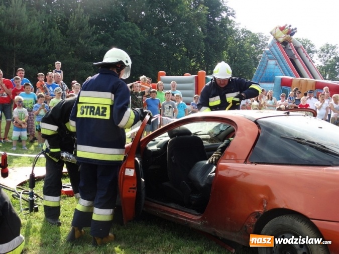 Zdjęcie w galerii na portalu naszwodzislaw.com: W Rzuchowie obchodzili Dzień Dziecka. W pomoc włączyli się strażacy z Głożyn wiadomości z regionu