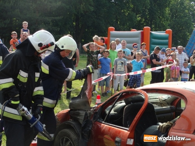 Zdjęcie w galerii na portalu naszwodzislaw.com: W Rzuchowie obchodzili Dzień Dziecka. W pomoc włączyli się strażacy z Głożyn wiadomości z regionu