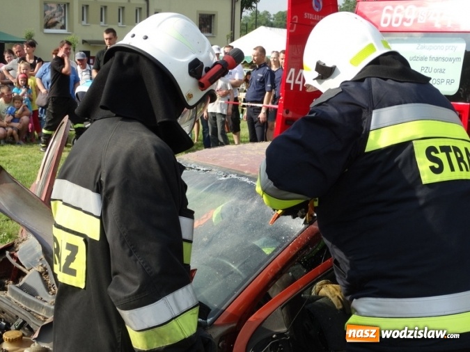 Zdjęcie w galerii na portalu naszwodzislaw.com: W Rzuchowie obchodzili Dzień Dziecka. W pomoc włączyli się strażacy z Głożyn wiadomości z regionu