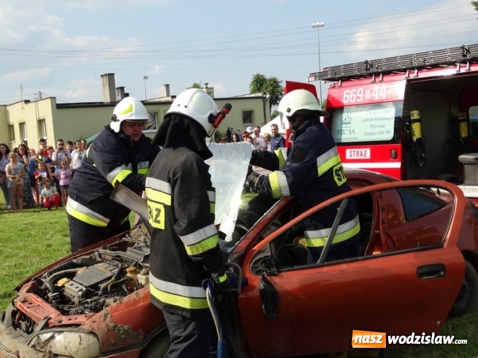 Zdjęcie w galerii na portalu naszwodzislaw.com: W Rzuchowie obchodzili Dzień Dziecka. W pomoc włączyli się strażacy z Głożyn wiadomości z regionu