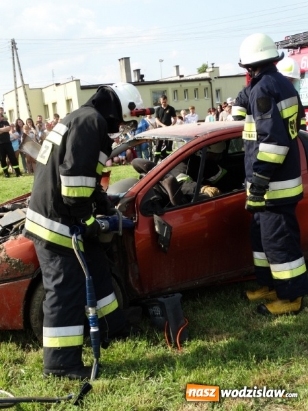 Zdjęcie w galerii na portalu naszwodzislaw.com: W Rzuchowie obchodzili Dzień Dziecka. W pomoc włączyli się strażacy z Głożyn wiadomości z regionu