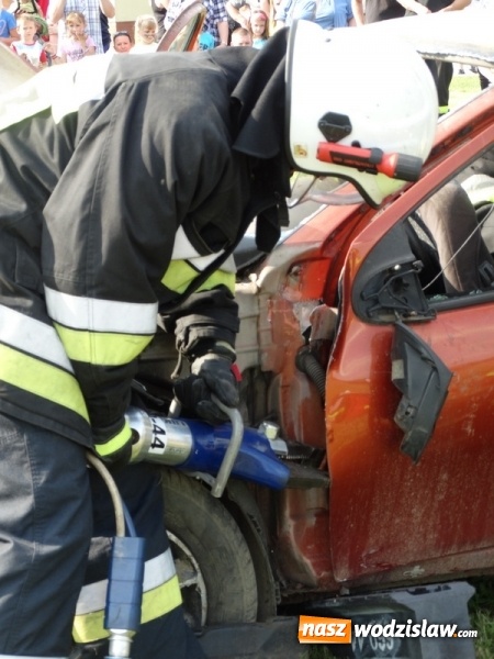 Zdjęcie w galerii na portalu naszwodzislaw.com: W Rzuchowie obchodzili Dzień Dziecka. W pomoc włączyli się strażacy z Głożyn wiadomości z regionu