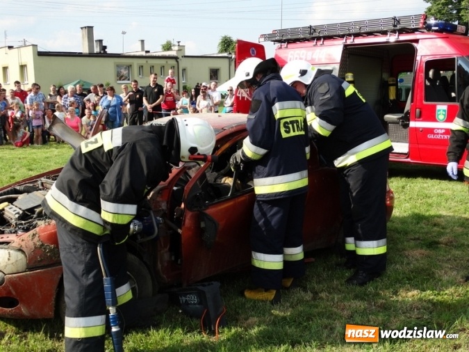 Zdjęcie w galerii na portalu naszwodzislaw.com: W Rzuchowie obchodzili Dzień Dziecka. W pomoc włączyli się strażacy z Głożyn wiadomości z regionu