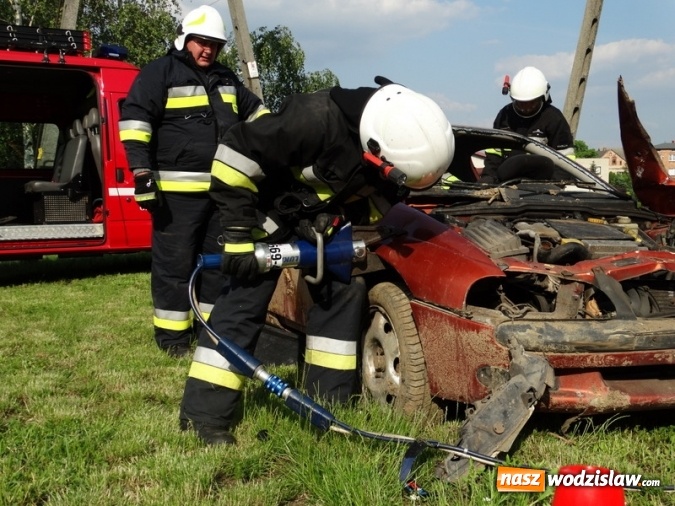 Zdjęcie w galerii na portalu naszwodzislaw.com: W Rzuchowie obchodzili Dzień Dziecka. W pomoc włączyli się strażacy z Głożyn wiadomości z regionu