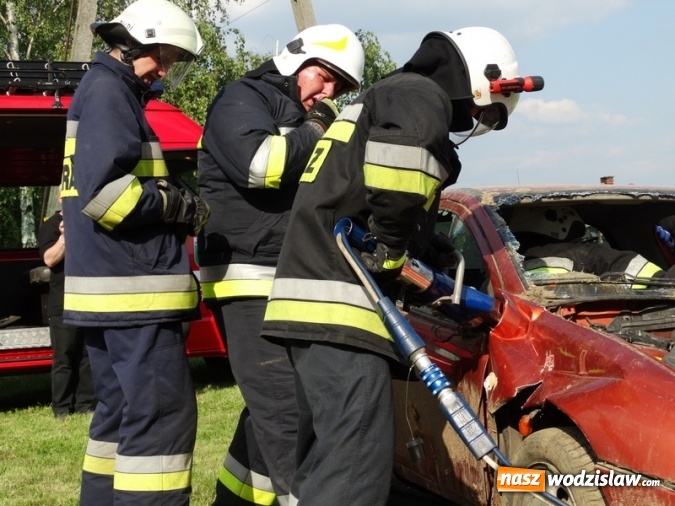 Zdjęcie w galerii na portalu naszwodzislaw.com: W Rzuchowie obchodzili Dzień Dziecka. W pomoc włączyli się strażacy z Głożyn wiadomości z regionu