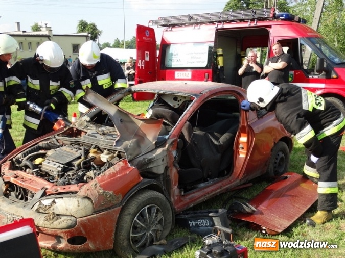Zdjęcie w galerii na portalu naszwodzislaw.com: W Rzuchowie obchodzili Dzień Dziecka. W pomoc włączyli się strażacy z Głożyn wiadomości z regionu