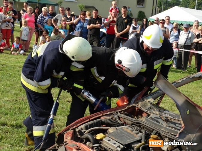 Zdjęcie w galerii na portalu naszwodzislaw.com: W Rzuchowie obchodzili Dzień Dziecka. W pomoc włączyli się strażacy z Głożyn wiadomości z regionu