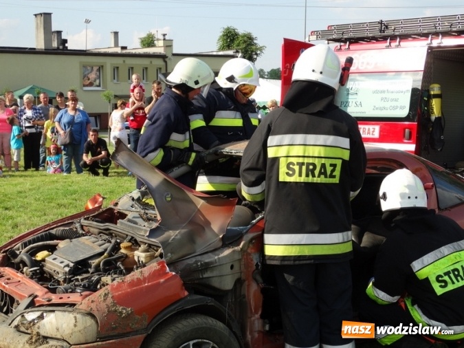 Zdjęcie w galerii na portalu naszwodzislaw.com: W Rzuchowie obchodzili Dzień Dziecka. W pomoc włączyli się strażacy z Głożyn wiadomości z regionu