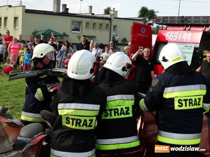 Zdjęcie w galerii na portalu naszwodzislaw.com: W Rzuchowie obchodzili Dzień Dziecka. W pomoc włączyli się strażacy z Głożyn wiadomości z regionu