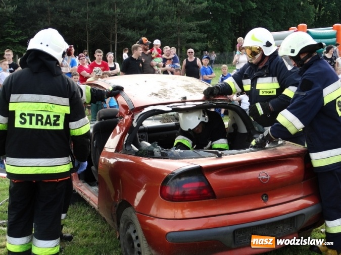 Zdjęcie w galerii na portalu naszwodzislaw.com: W Rzuchowie obchodzili Dzień Dziecka. W pomoc włączyli się strażacy z Głożyn wiadomości z regionu