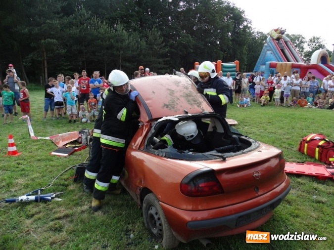 Zdjęcie w galerii na portalu naszwodzislaw.com: W Rzuchowie obchodzili Dzień Dziecka. W pomoc włączyli się strażacy z Głożyn wiadomości z regionu