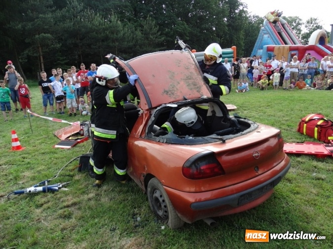 Zdjęcie w galerii na portalu naszwodzislaw.com: W Rzuchowie obchodzili Dzień Dziecka. W pomoc włączyli się strażacy z Głożyn wiadomości z regionu