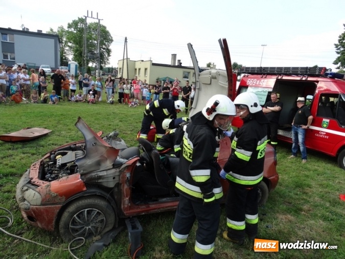 Zdjęcie w galerii na portalu naszwodzislaw.com: W Rzuchowie obchodzili Dzień Dziecka. W pomoc włączyli się strażacy z Głożyn wiadomości z regionu
